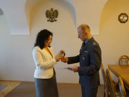 Burmistrz odbiera odznakę